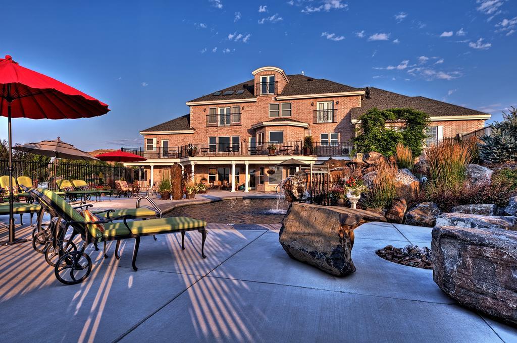 Cameo Heights Mansion And The Vine Fine Dining Restaurant Bed & Breakfast Touchet ภายนอก รูปภาพ